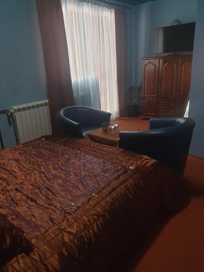 Guesthouse Prenociste Faraon Pljevlja Extérieur photo