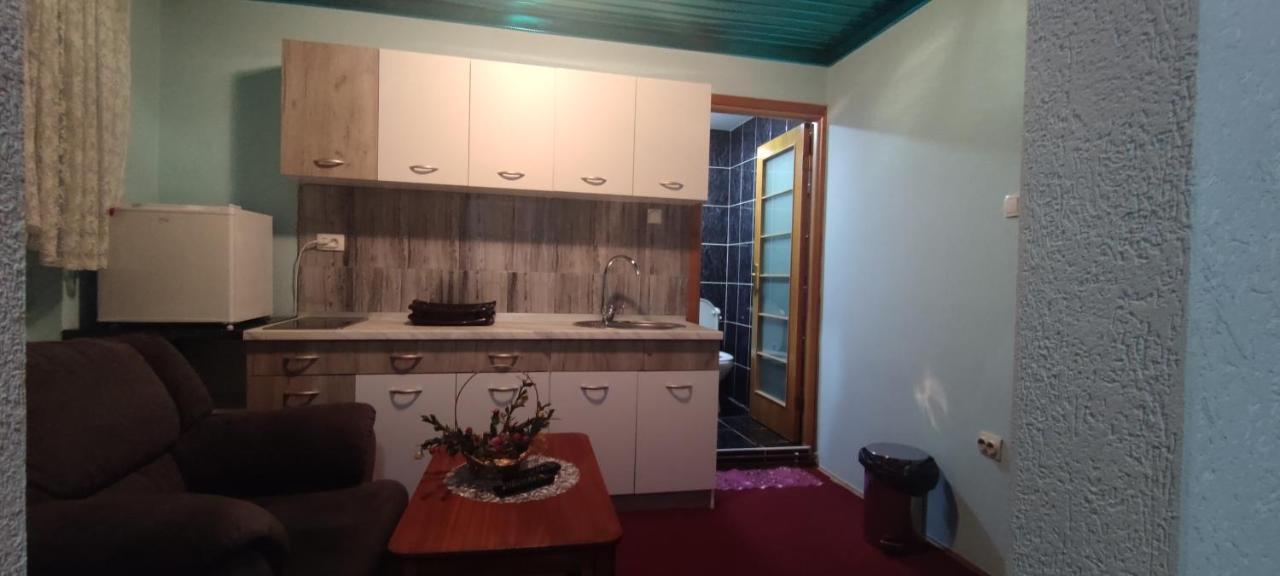 Guesthouse Prenociste Faraon Pljevlja Extérieur photo