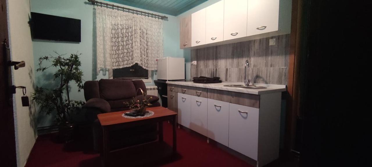 Guesthouse Prenociste Faraon Pljevlja Extérieur photo